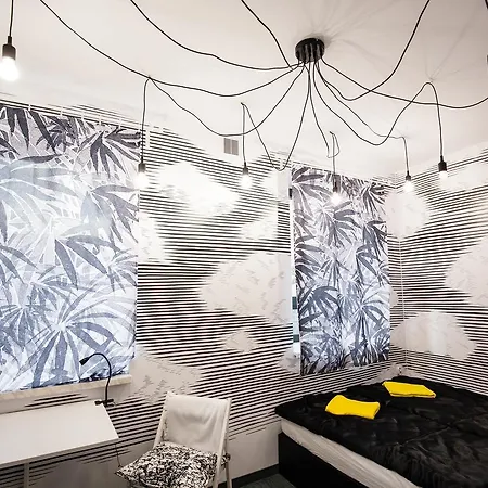 Hostel Hart & Art Gallery *